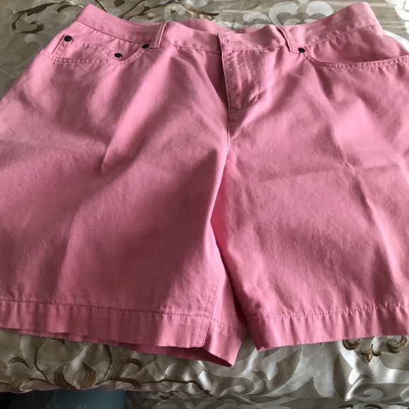 Shorts - Picture 2 of 4